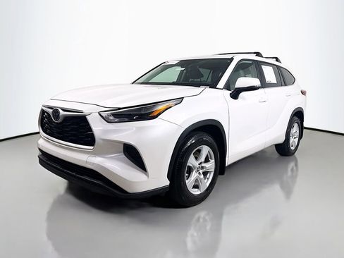 Certified 2023 Toyota Highlander L image 3