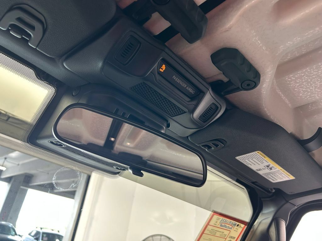 Used 2024 Jeep Gladiator Mojave AWD/4WD image 39