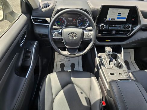 Used 2023 Toyota Highlander XLE FWD image 14