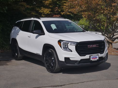 Used 2024 GMC Terrain SLE w/ Driver Convenience Package AWD/4WD image 32