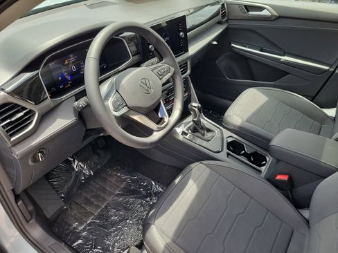 New 2026 Volkswagen Taos SE FWD image 7