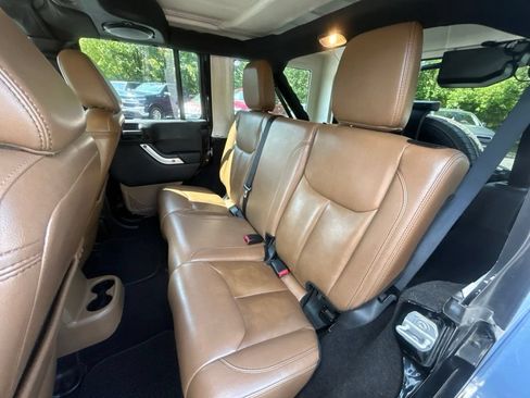 Used 2014 Jeep Wrangler Unlimited Sahara w/ Max Tow Package AWD/4WD image 22