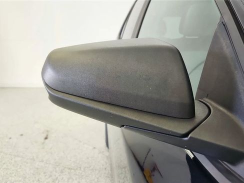 Used 2021 Chevrolet Equinox LS w/ LS Convenience Package image 18