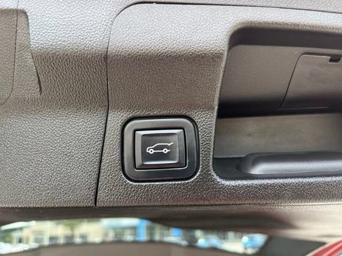 Used 2023 GMC Acadia SLT w/ Elevation Edition FWD image 8