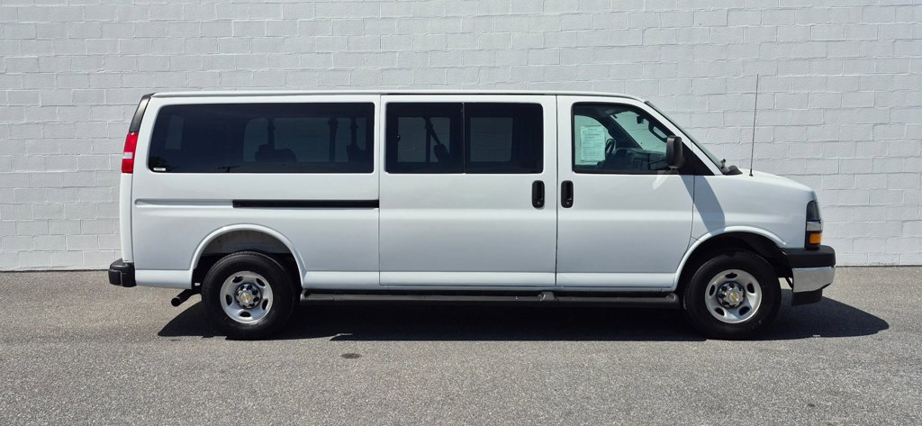 Used 2025 Chevrolet Express 3500 LT w/ LT Preferred Equipment Group RWD image 11