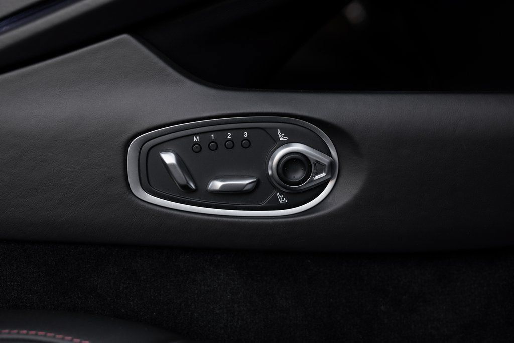 Used 2025 Aston Martin DB12 Coupe RWD image 15