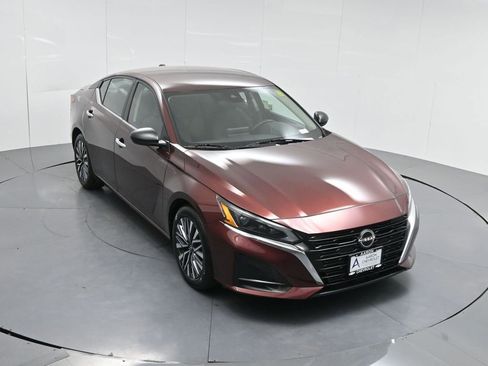 Used 2024 Nissan Altima 2.5 SV image 56