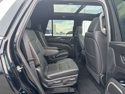 Used 2021 Cadillac Escalade Premium Luxury image 18