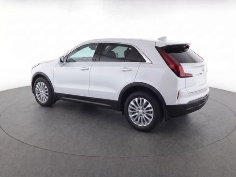 Used 2024 Cadillac XT4 Luxury w/ Cold Weather Package image 3