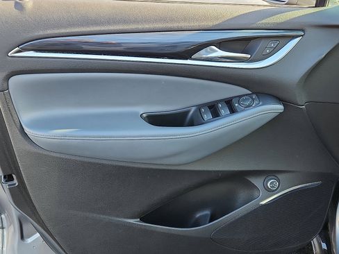 Used 2019 Buick Enclave Essence image 12