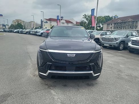 Used 2025 Cadillac Escalade IQ Luxury 2 AWD/4WD image 2