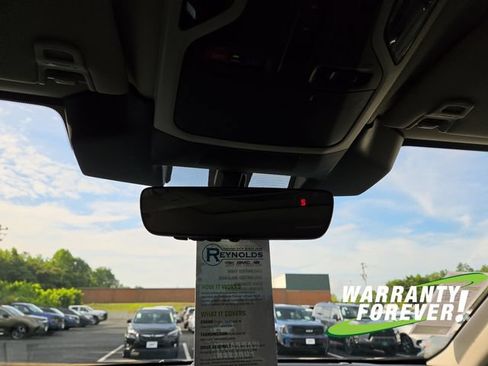 Used 2025 Subaru Outback Premium AWD/4WD image 12