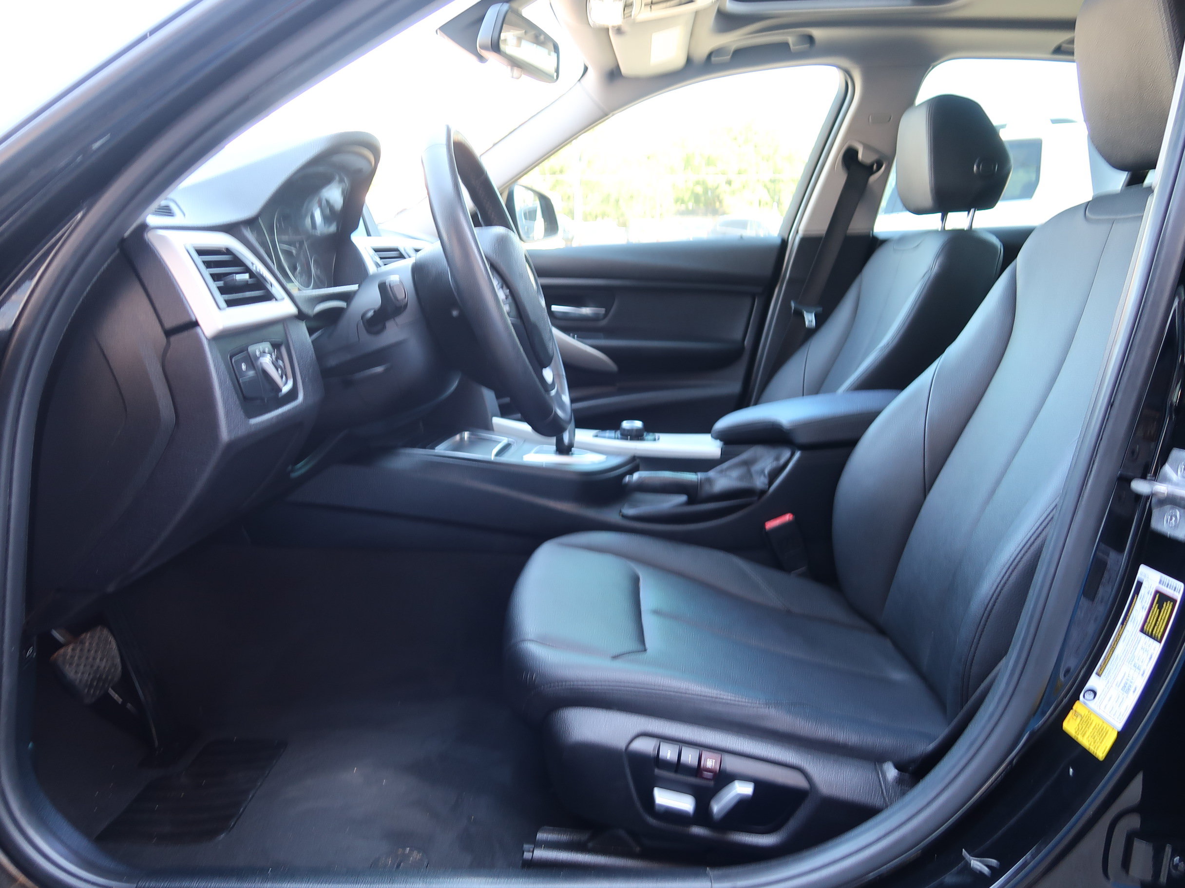 Used 2017 BMW 320i Sedan RWD image 20