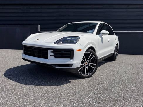 Certified 2026 Porsche Cayenne AWD/4WD image 6
