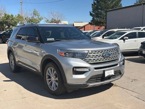 Used 2021 Ford Explorer Limited w/ Equipment Group 301A AWD/4WD image 3
