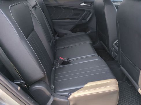 Used 2022 Volkswagen Tiguan SE FWD image 19