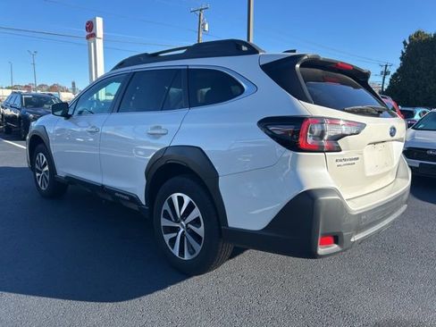 Used 2023 Subaru Outback Premium image 7