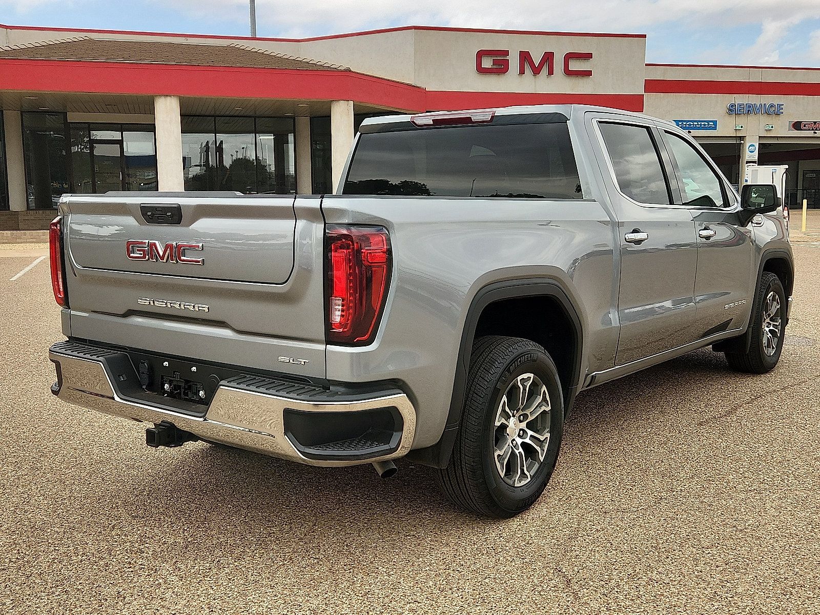 Used 2026 GMC Sierra 1500 SLT RWD image 4