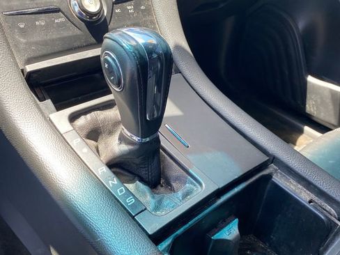 Used 2015 Ford Taurus SEL w/ Equipment Group 201A FWD image 9
