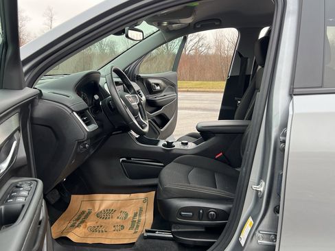 Used 2024 GMC Terrain SLE w/ Driver Convenience Package image 13
