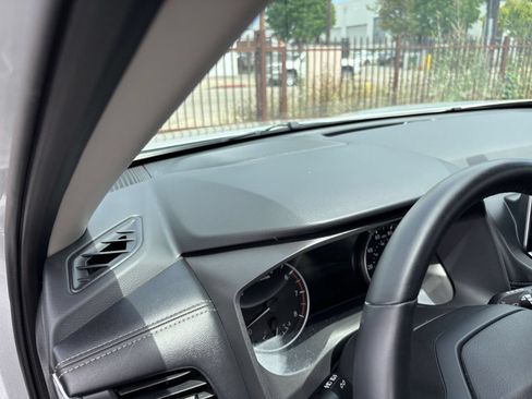 Used 2025 Nissan Rogue SV AWD/4WD image 35