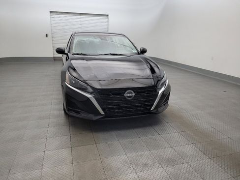 Used 2024 Nissan Altima 2.5 SV FWD image 14