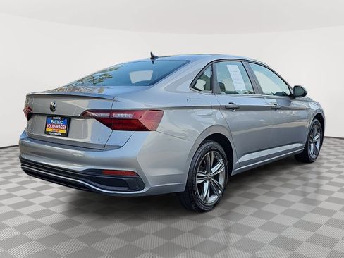 Used 2024 Volkswagen Jetta SE FWD image 5