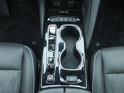 Used 2023 Buick Envision Avenir image 19