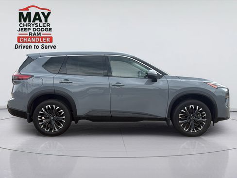 Used 2025 Nissan Rogue SL w/ Tech Package FWD image 8
