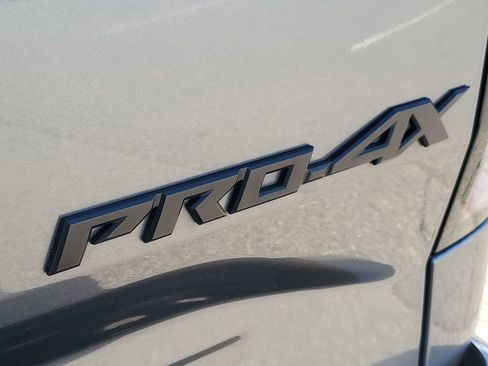 Used 2024 Nissan Frontier PRO-4X image 7