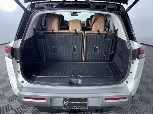 Certified 2022 Nissan Pathfinder Platinum w/ Cargo Package AWD/4WD image 27