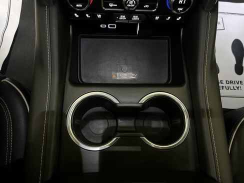 Used 2024 GMC Yukon XL SLT image 22