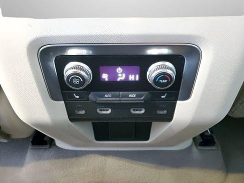 Used 2021 GMC Yukon Denali w/ Denali Premium Package image 22