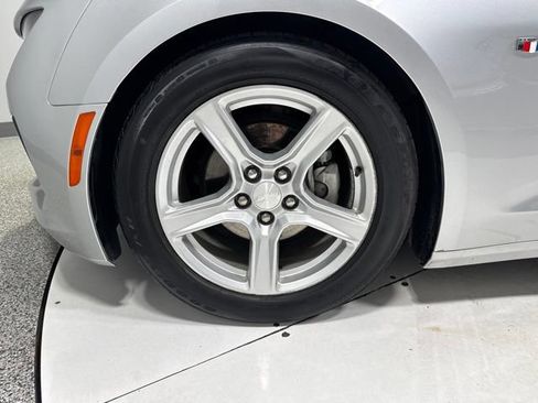 Used 2018 Chevrolet Camaro LS RWD image 4