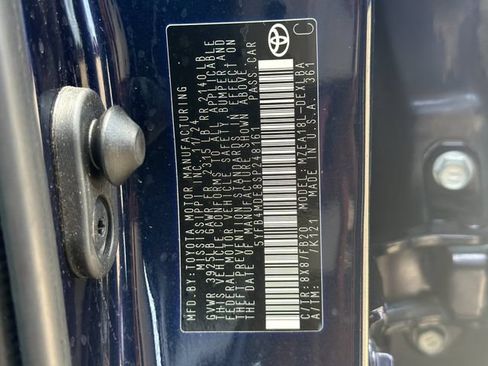 Used 2025 Toyota Corolla LE FWD image 30