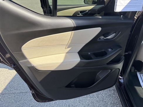 Used 2023 Chevrolet Traverse Premier image 16