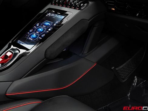 Used 2020 Lamborghini Huracan EVO AWD/4WD image 37