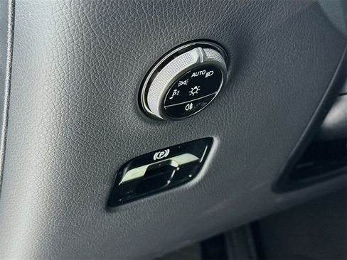 Used 2026 Mercedes-Benz GLC 300 image 11