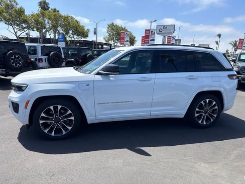 Used 2023 Jeep Grand Cherokee Overland w/ Advanced Protech Group III AWD/4WD image 24