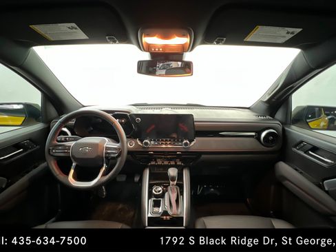 Used 2023 Chevrolet Colorado Z71 w/ Z71 Convenience Package 2 AWD/4WD image 9
