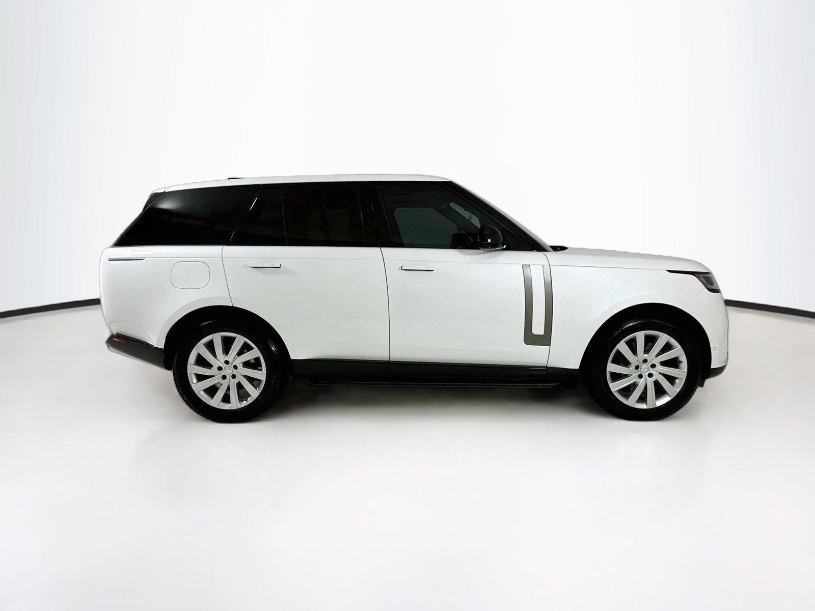 Used 2025 Land Rover Range Rover SE AWD/4WD image 9