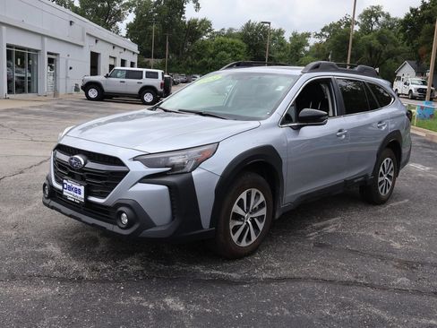 Used 2024 Subaru Outback Premium AWD/4WD image 3