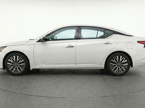Used 2025 Nissan Altima 2.5 SV image 5