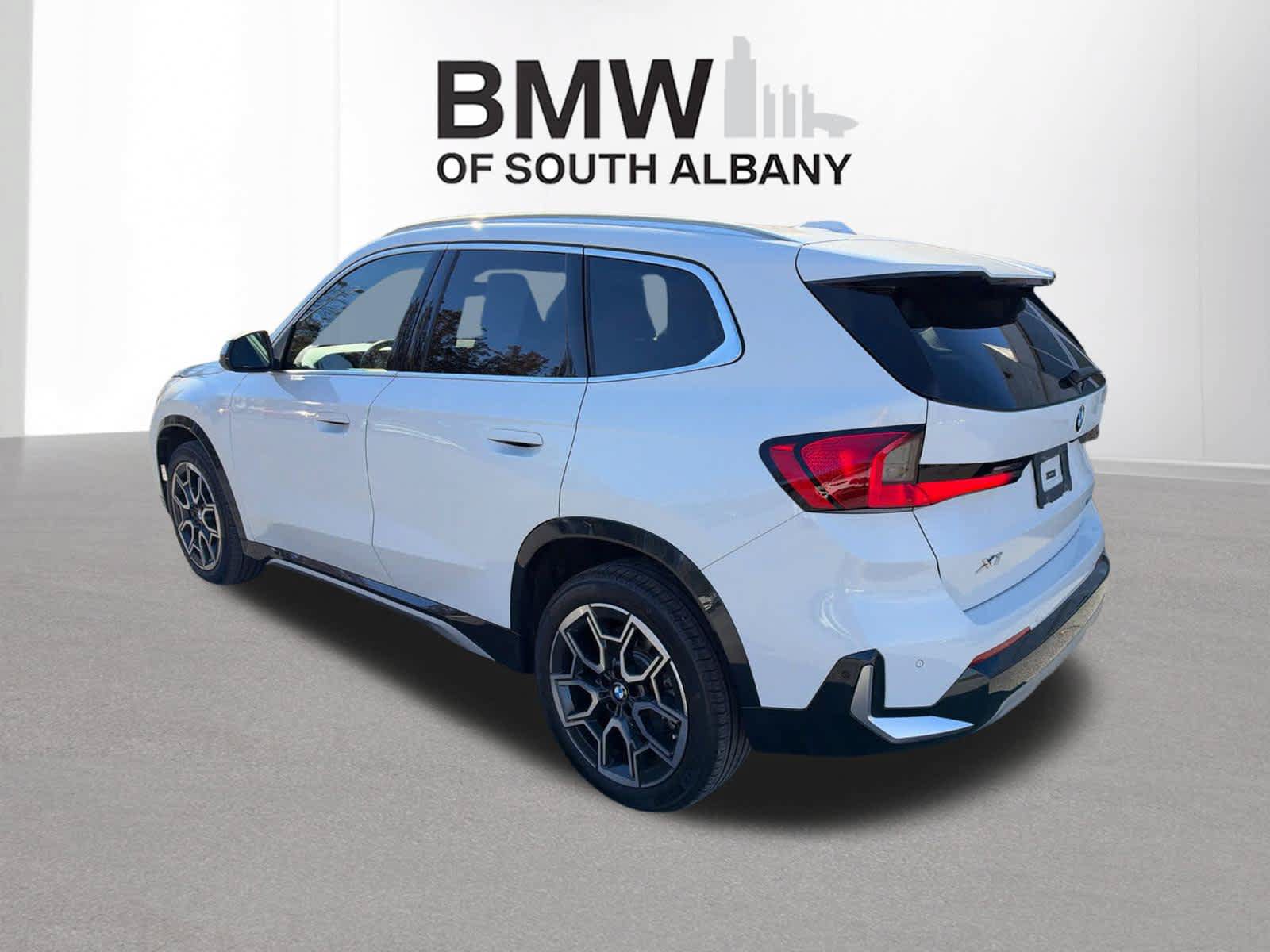 Used 2023 BMW X1 xDrive28i w/ Convenience Package AWD/4WD image 3