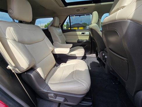 Used 2020 Ford Explorer Platinum w/ Premium Technology Package AWD/4WD image 19