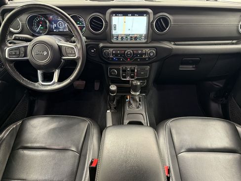 Used 2022 Jeep Wrangler Unlimited Sahara w/ Cold Weather Group AWD/4WD image 15