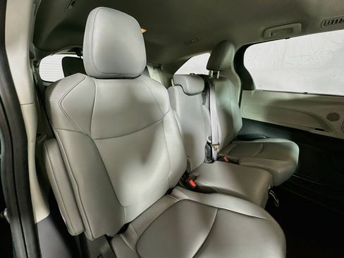 Certified 2024 Toyota Sienna XLE FWD image 27