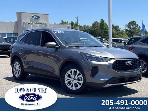 Certified 2023 Ford Escape Active w/ Tech Pack #2 FWD image 1