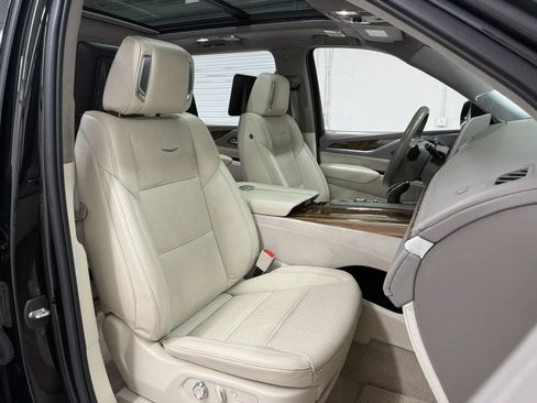 Used 2022 Cadillac Escalade ESV Premium Luxury Platinum AWD/4WD image 17