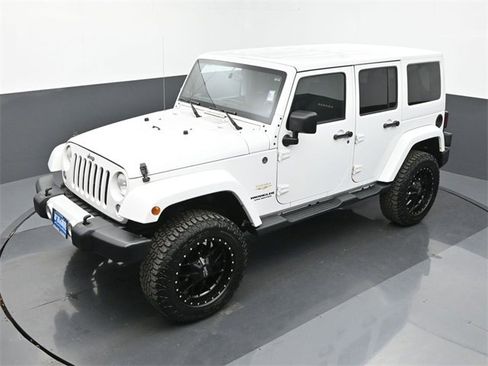 Used 2014 Jeep Wrangler Unlimited Sahara w/ Connectivity Group image 15